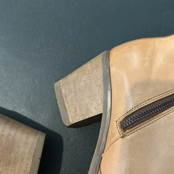 Bussola women’s pointed toe zip up Tan Ankle Boots with Embroidery size 8 - Picture 5 of 9